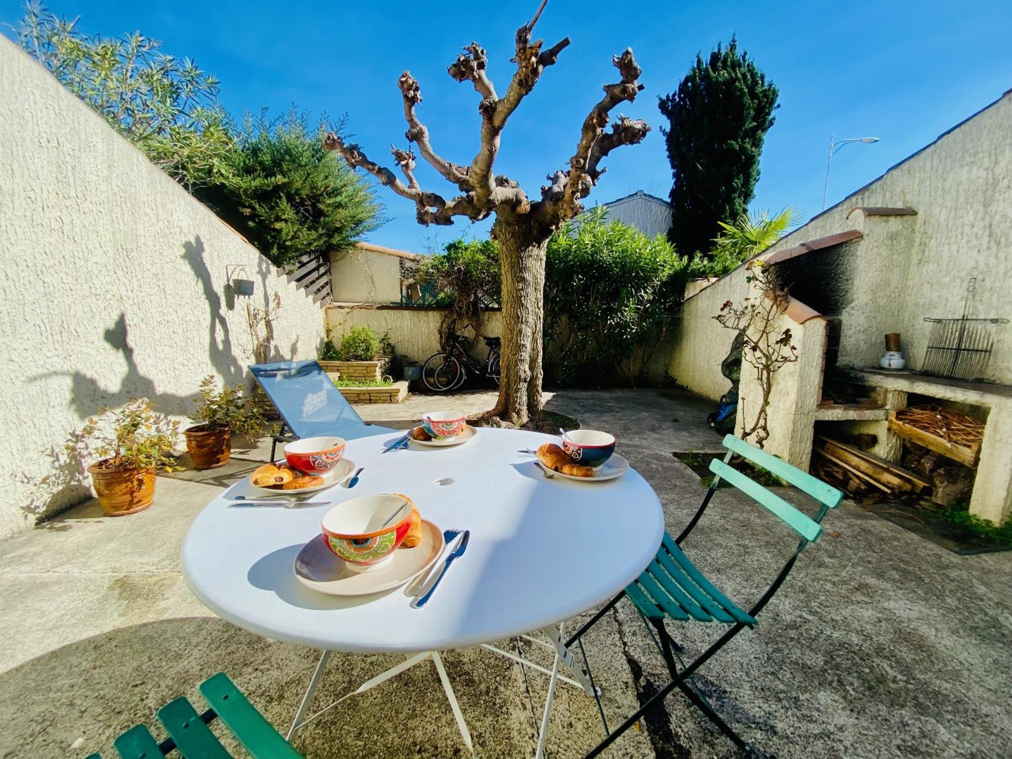 Holiday home La Maison Des Sauges - Maison De Village Avec Jardin A 500m De La